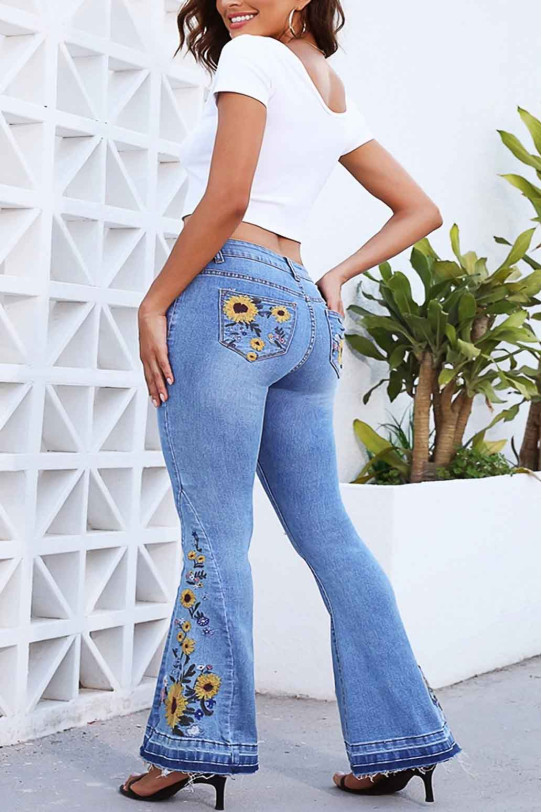 Charleston plus size jeans with sunflower embroidery