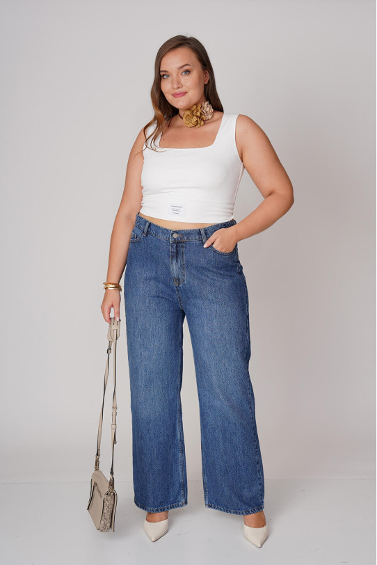 Loose plus size jeans with stretch waist