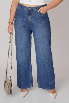 Loose plus size jeans with stretch waist