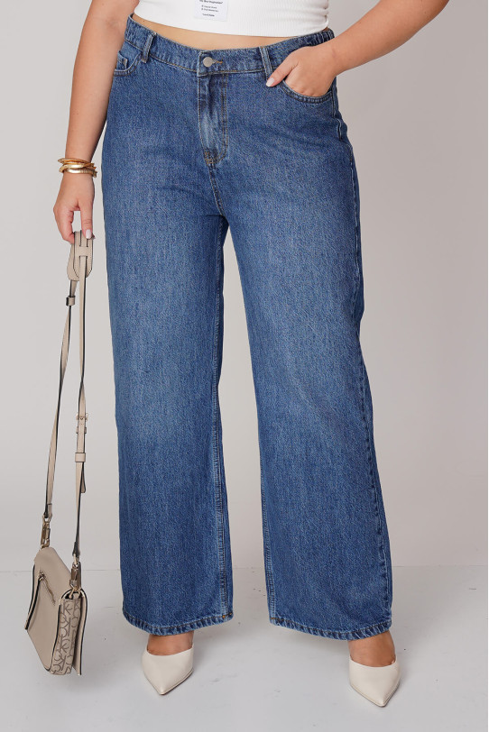 Loose plus size jeans with stretch waist