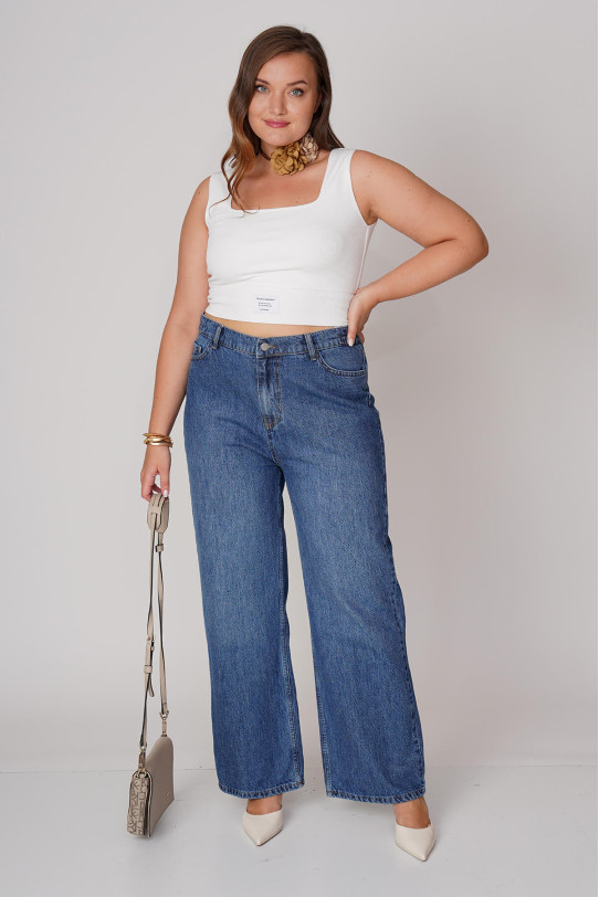 Loose plus size jeans with stretch waist