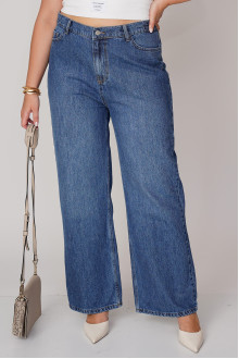 Loose plus size jeans with stretch waist