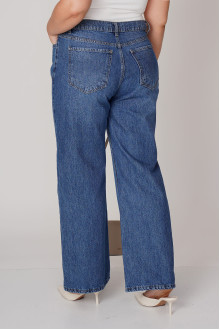 Loose plus size jeans with stretch waist