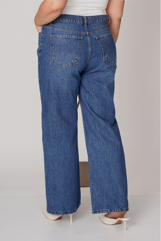 Loose plus size jeans with stretch waist