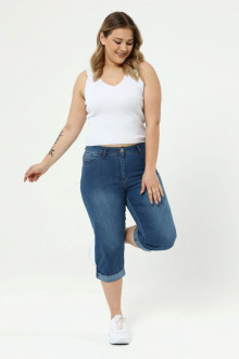 Plus size jeans capri with hem