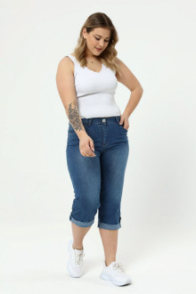 Plus size jeans capri with hem