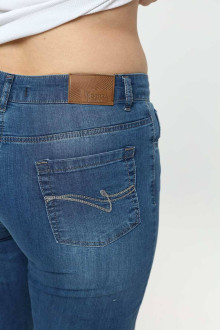 Plus size jeans capri with hem