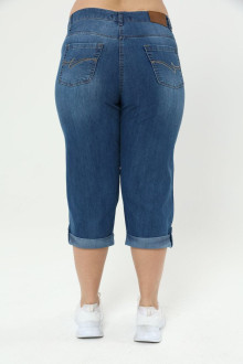 Plus size jeans capri with hem