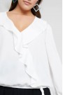 Бяла риза с декоративна къдрица в големи размери