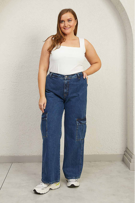 Loose maxi jeans with cargo pockets