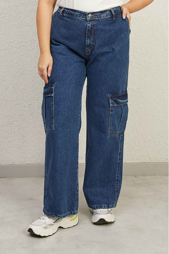 Loose maxi jeans with cargo pockets