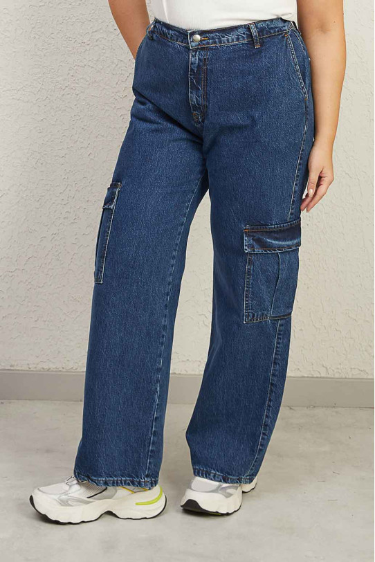 Loose maxi jeans with cargo pockets