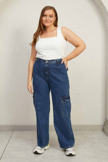 Loose maxi jeans with cargo pockets