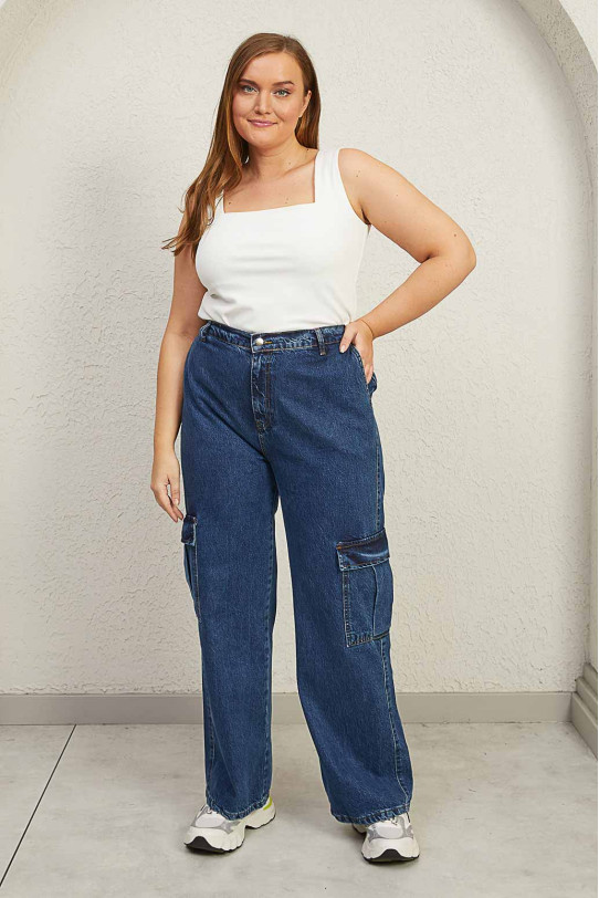 Loose maxi jeans with cargo pockets