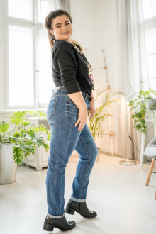 Jeans with a belt and  hem