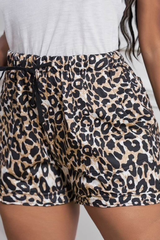 Plus size leopard shorts