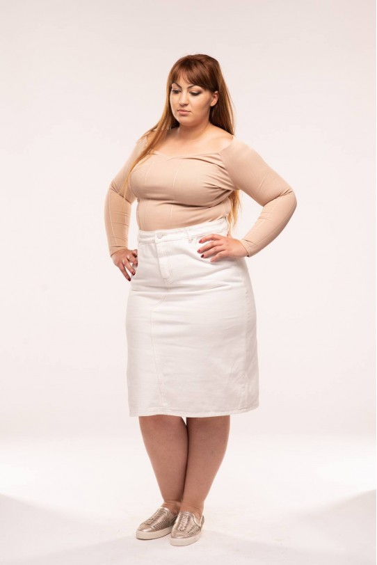 Бяла дънкова пола в големи размери