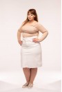 Бяла дънкова пола в големи размери