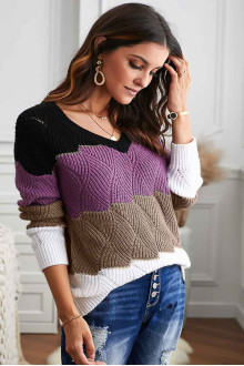 Tri-color plus size sweater with a gentle braid of waves