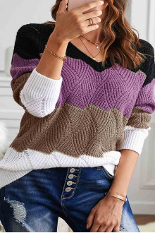 Tri-color plus size sweater with a gentle braid of waves