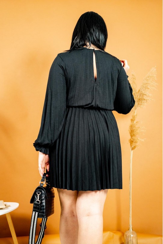 Черна рокля солей с дълъг ръкав