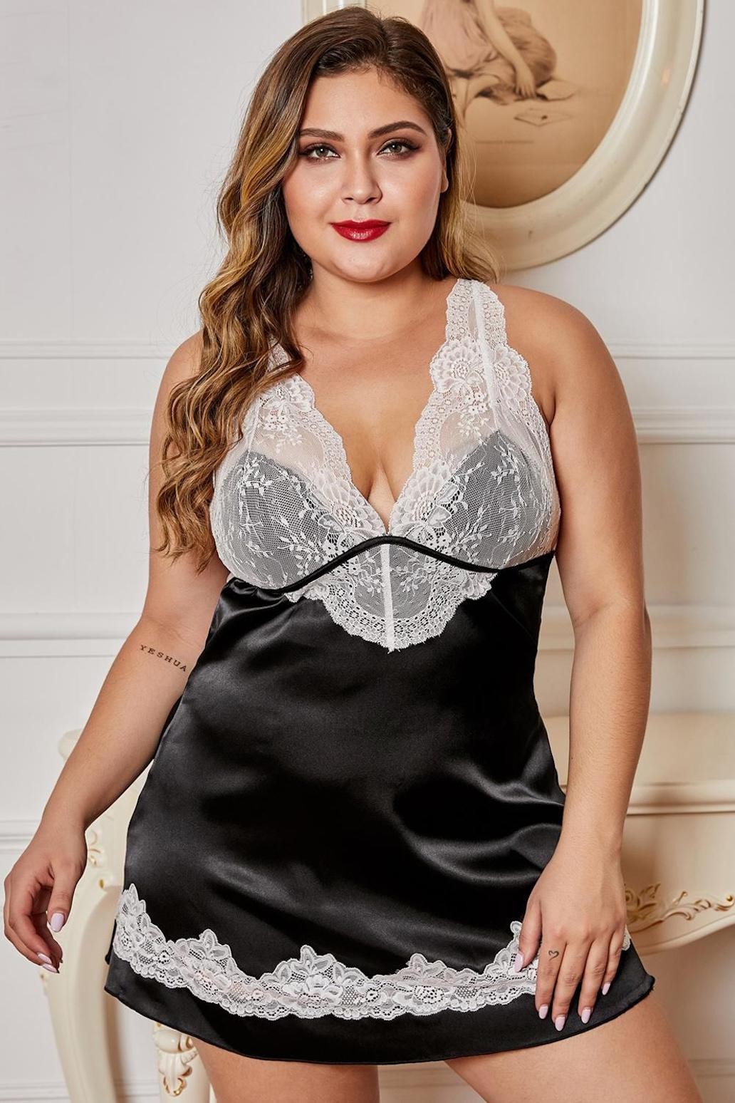 Sexy plus size nightgown in leopard print and black lace 