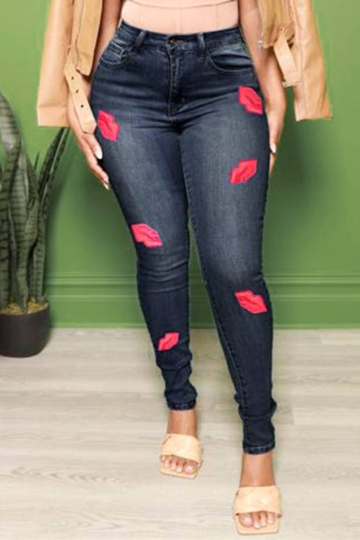 Dark plus size skinny jeans with red kisses