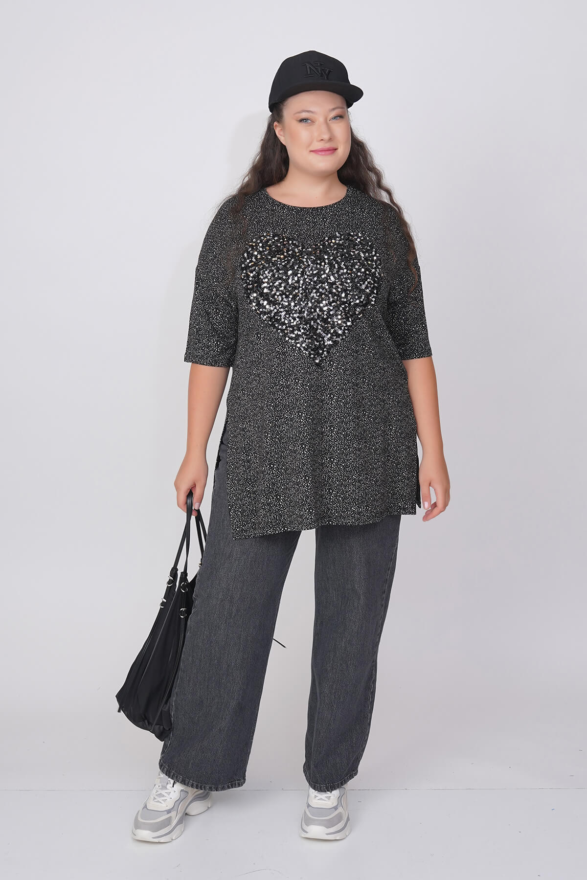 Graphite blouse with a heart of fine sequins