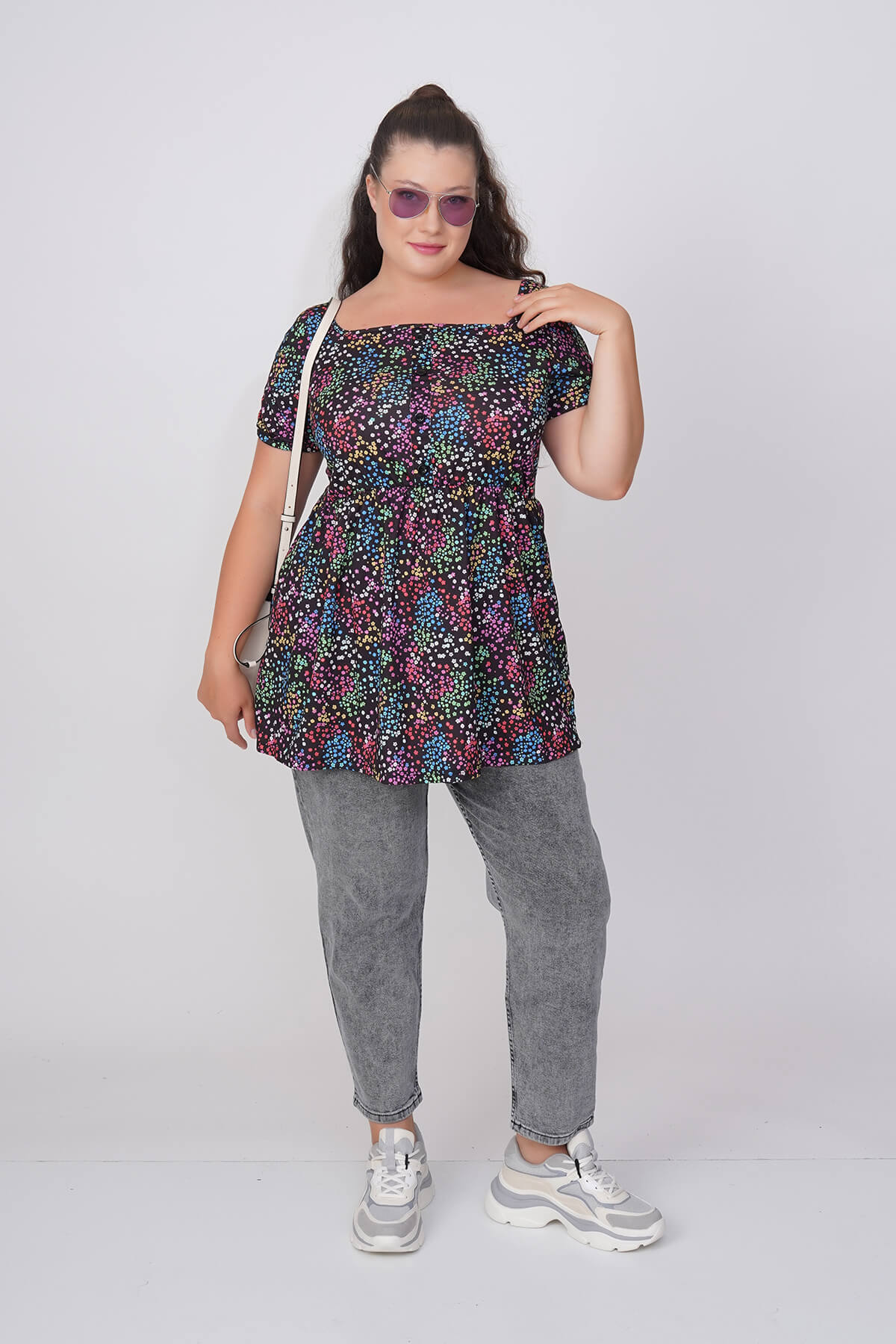 Plus size blouse with square neckline and back