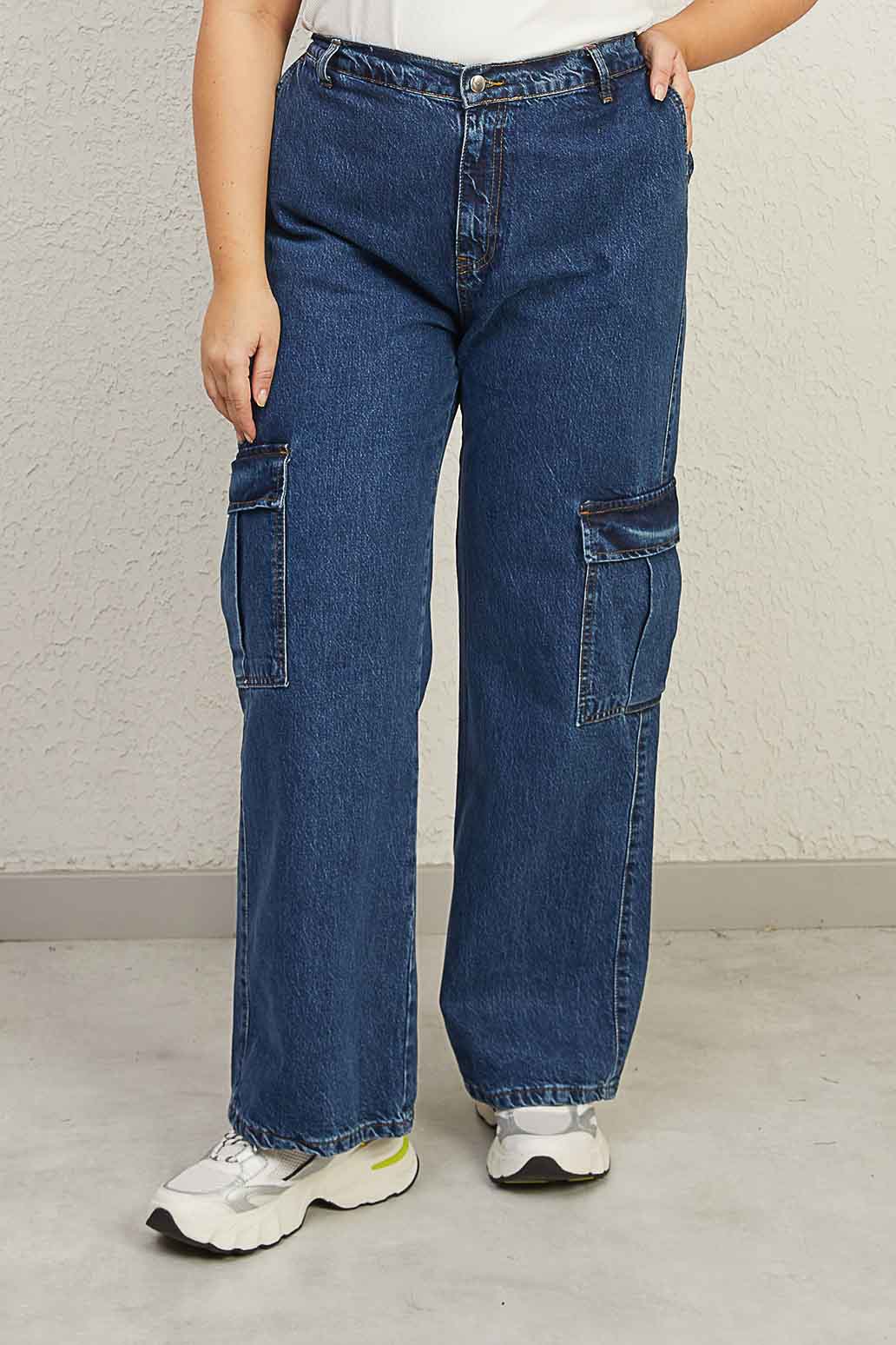 Loose maxi jeans with cargo pockets